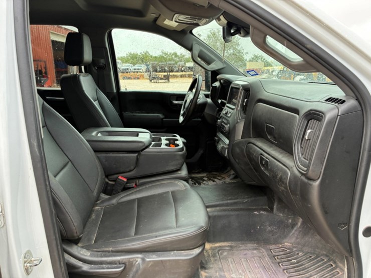 2024-chevrolet-silverado-3500hd-image-8