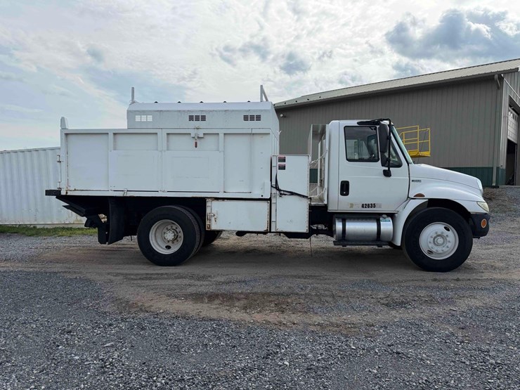 2013-international-4300m7-chipper-truck-image-6