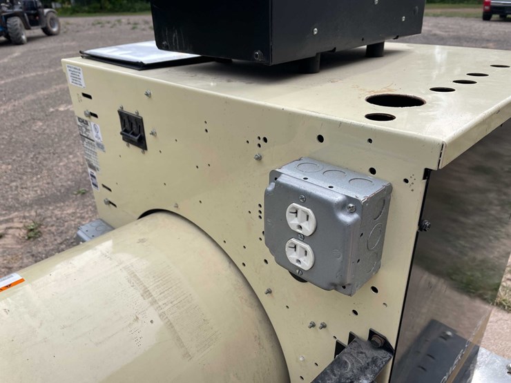 2010-john-deere-6-image-14