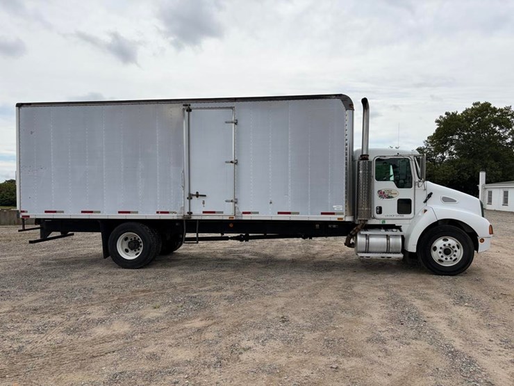 2003-kenworth-t300-image-3