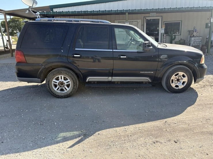 2003-lincoln-navigator-image-2