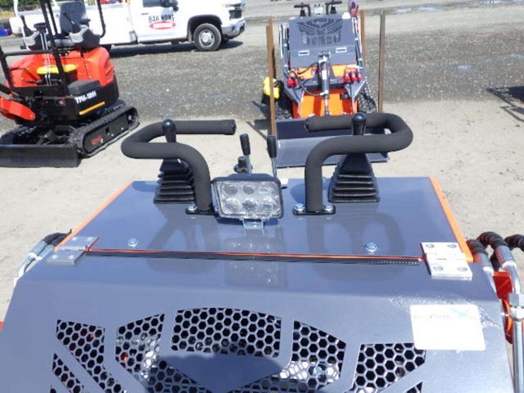 2026-tpm-t460-skid-steer-tracked-loader-image-12