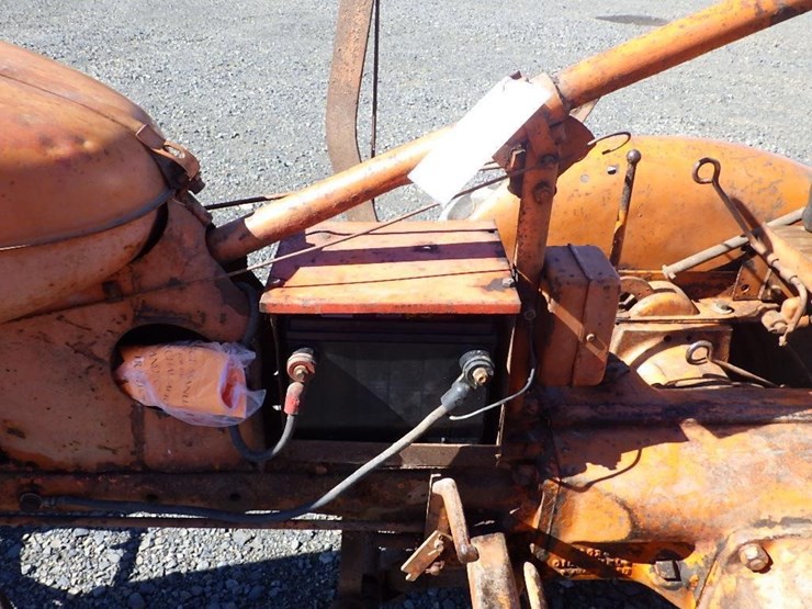 allis-chalmers-b-tractor-image-12