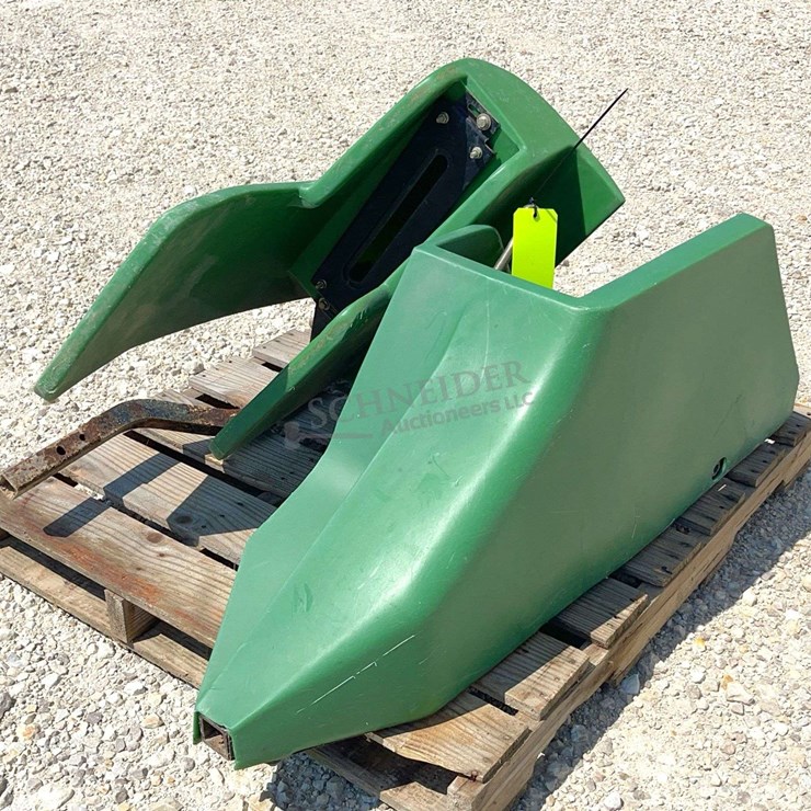 Pair of mismatched JD poly crop dividers for grain head
