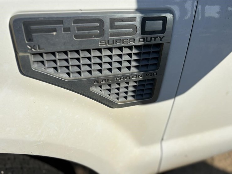 2008-ford-350-image-14