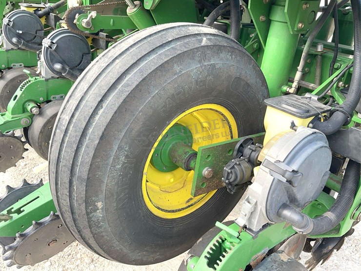 john-deere-1790-image-21
