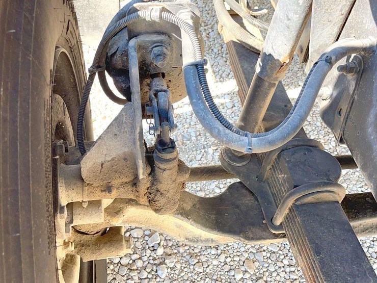 2002-chevrolet-c7500-single-axle-grain-truck-image-32