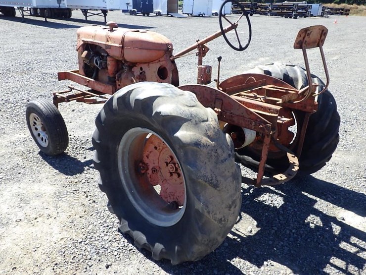 allis-chalmers-model-b-tractor-image-3