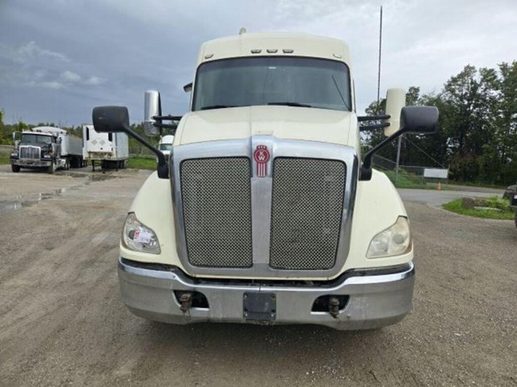 2016-kenworth-t680-image-2
