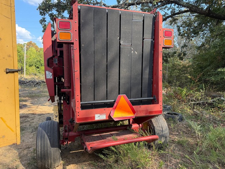new-holland-br740a-image-4