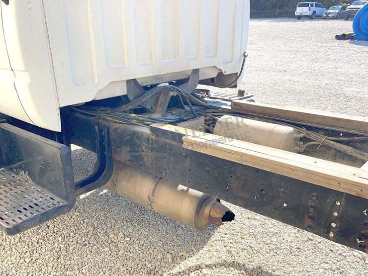 2002-chevrolet-c7500-single-axle-grain-truck-image-65