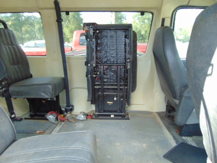 2004-ford-e350-image-5