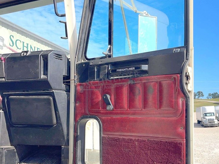 1989-freightliner-tandem-axle-grain-truck-image-60