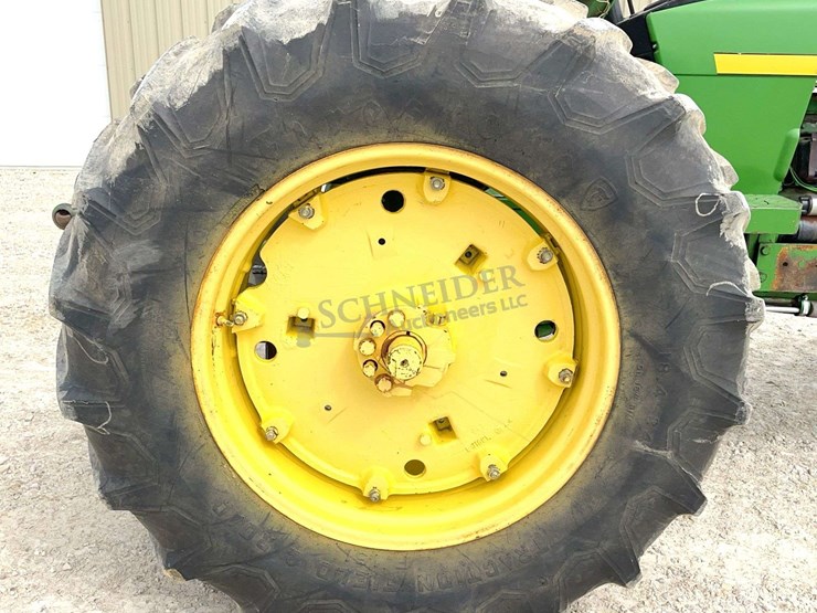 john-deere-2840-image-35