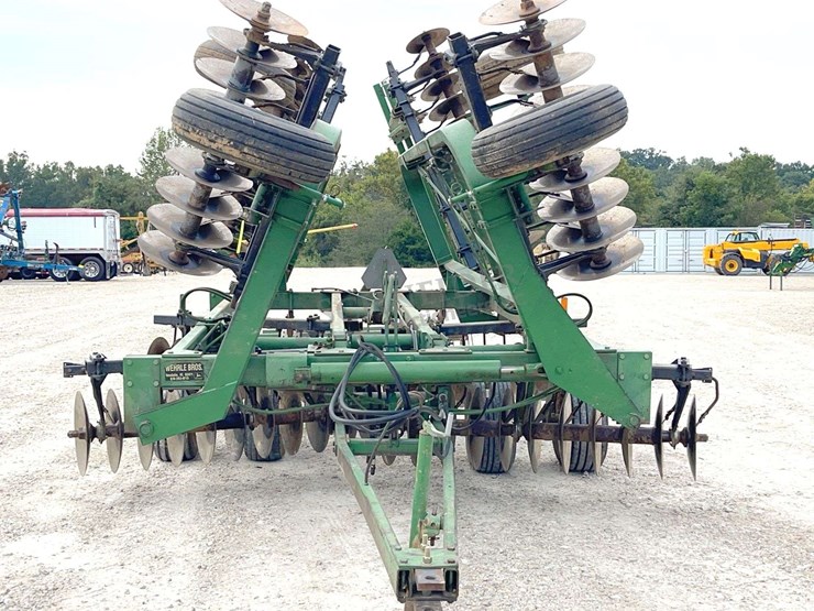 john-deere-235-image-8