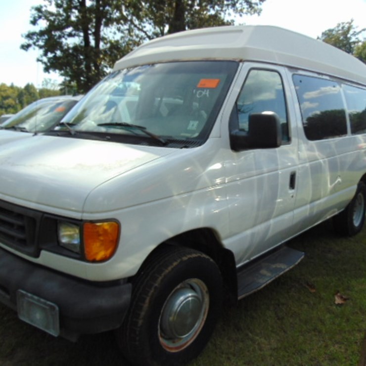 2004 FORD E350