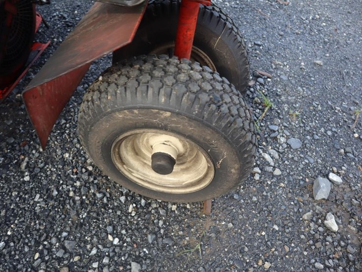 gravely-master-zero-turn-mower-image-11