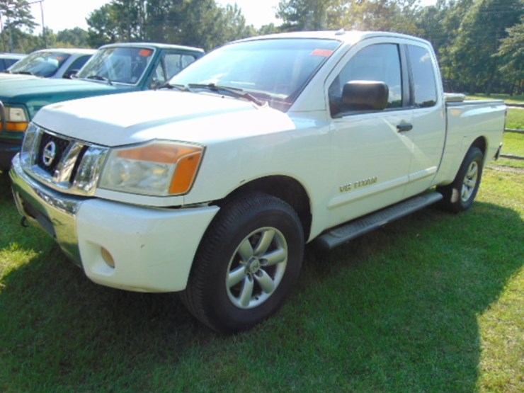 2014-nissan-titan-image-1