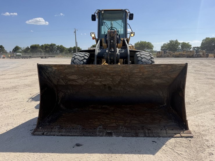 2015-john-deere-9-image-2