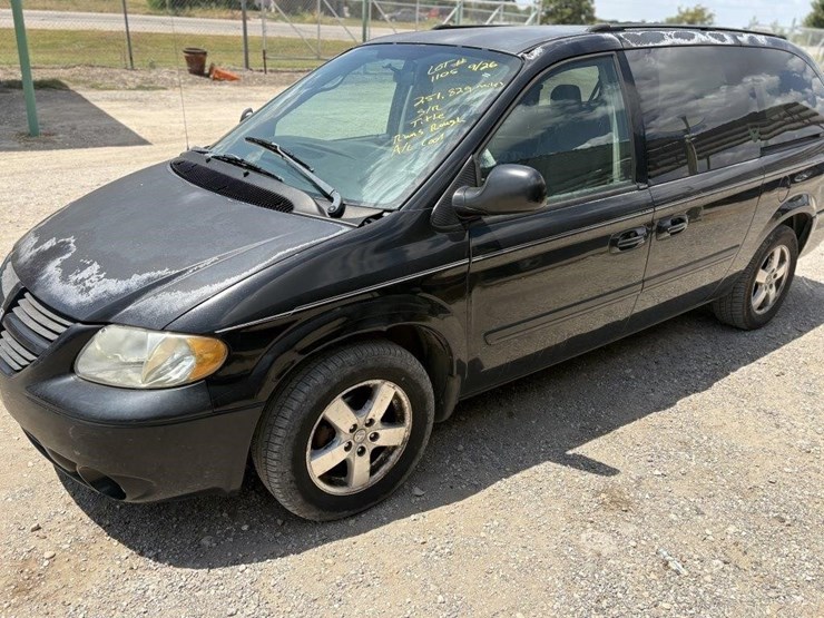 2005-dodge-grand-caravan-sxt-image-6