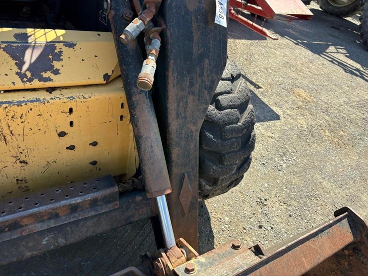 new-holland-lx885-image-8