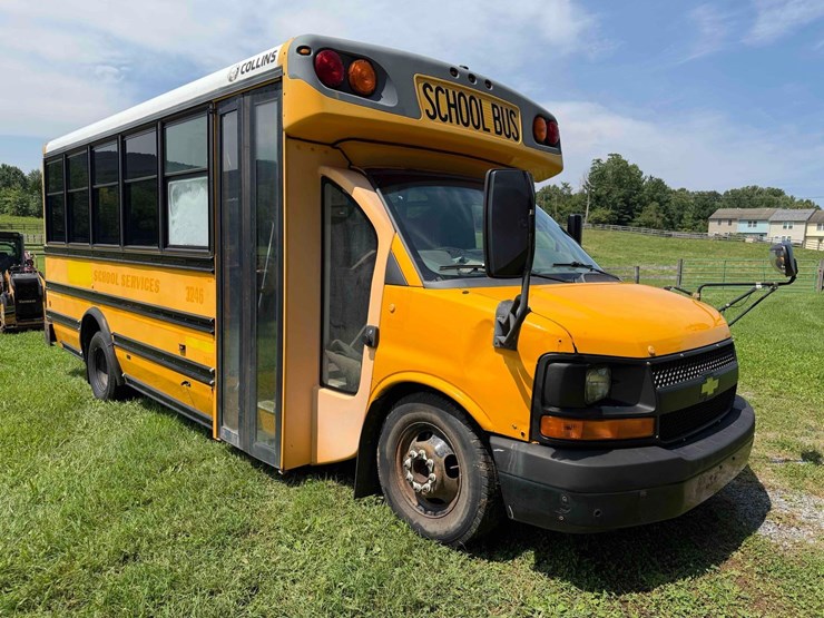 2012-chevrolet-20-passenger-school-bus-image-3