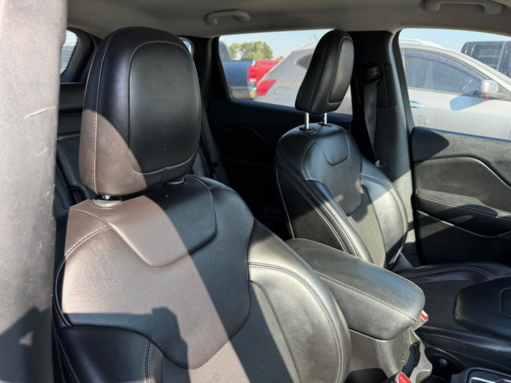 2019-jeep-cherokee-image-22