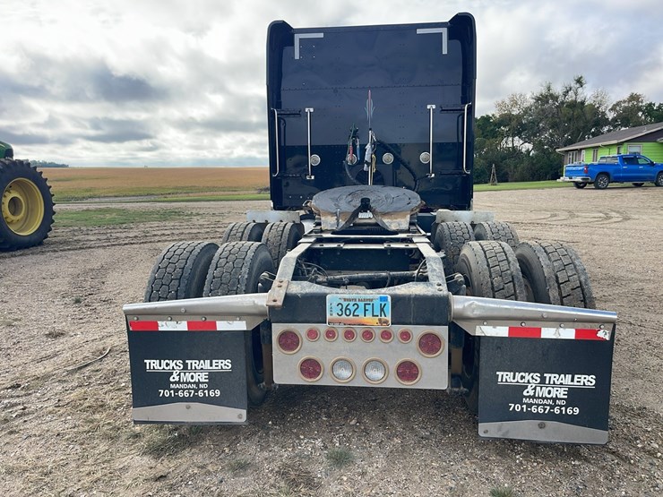 peterbilt-389-image-17