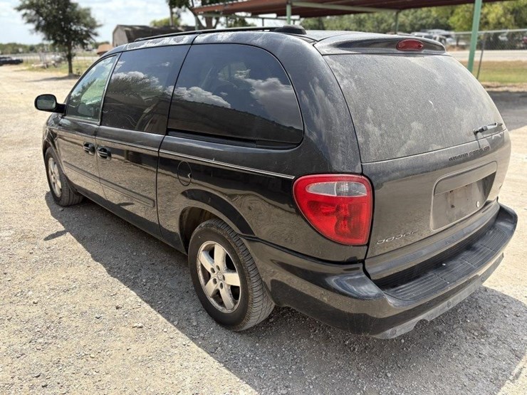 2005-dodge-grand-caravan-sxt-image-5