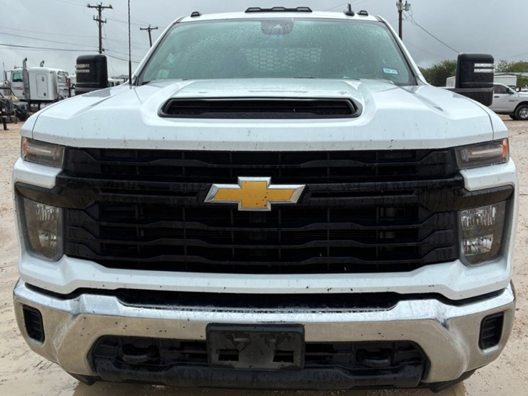 2024-chevrolet-silverado-3500hd-image-2