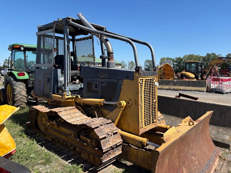 komatsu-d32e-1-image-1