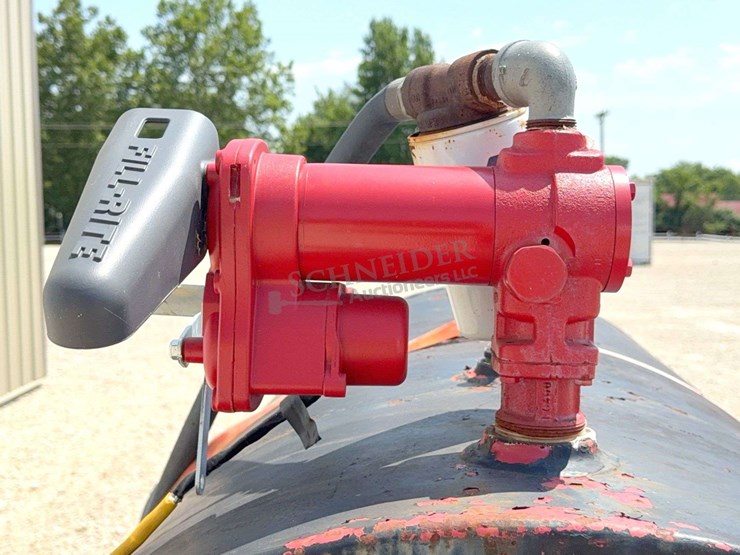 homemade-300-gallon-fuel-tank-trailer-w/-pump-image-14