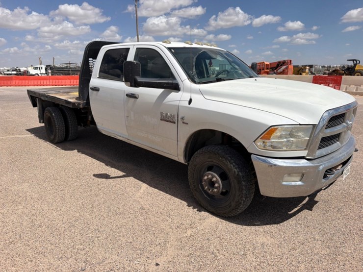 2017-dodge-ram-3500-image-3