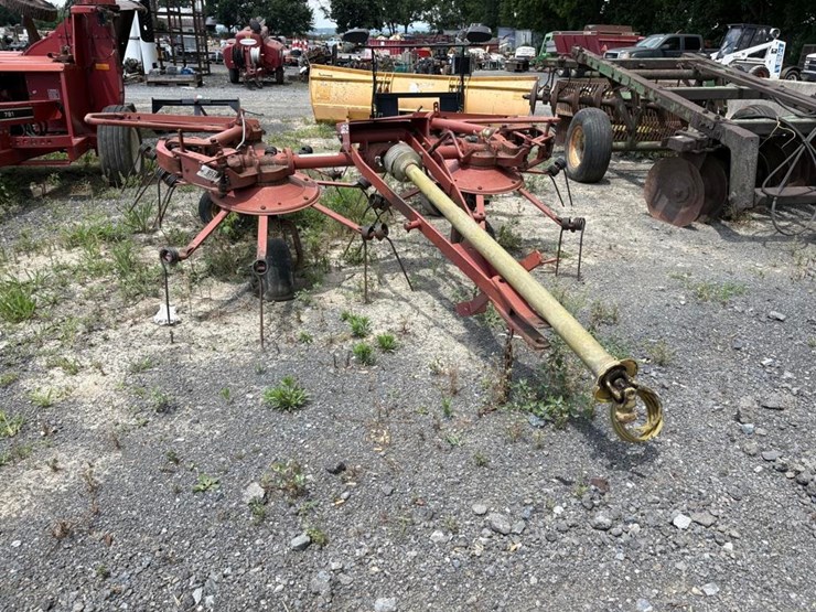 new-holland-163-image-2
