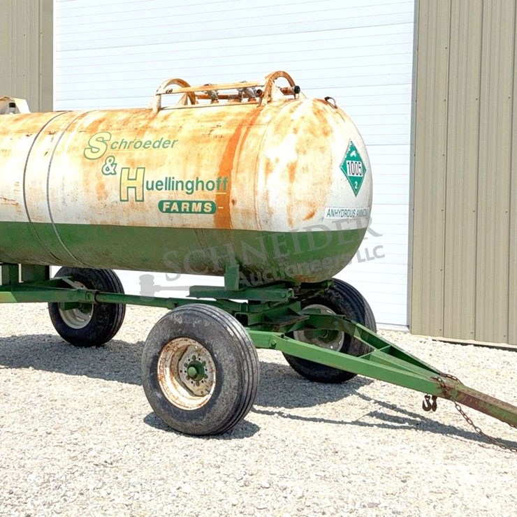 1,000 gallon anhydrous wagon