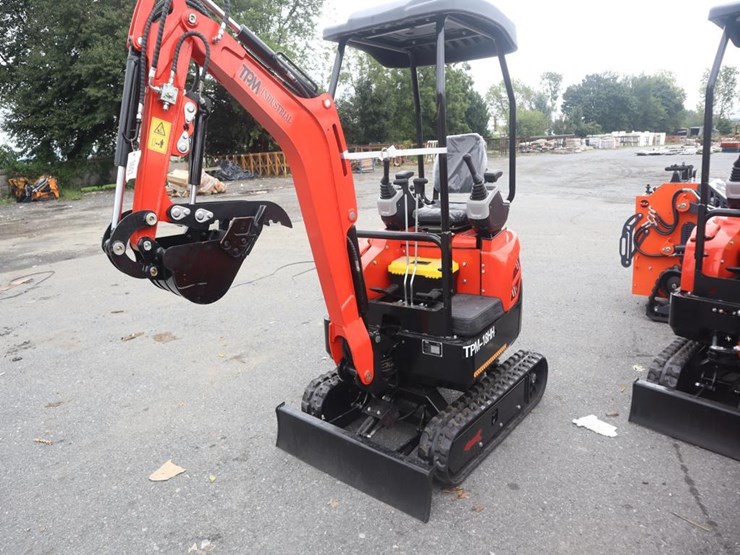 tpm-18hh-mini-excavator-image-2