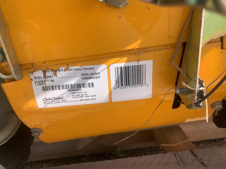 cub-cadet-528sw--snow-blower-image-9