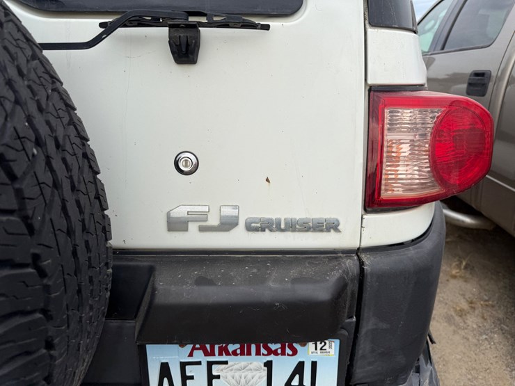 2011-toyota-fj-cruiser-image-10