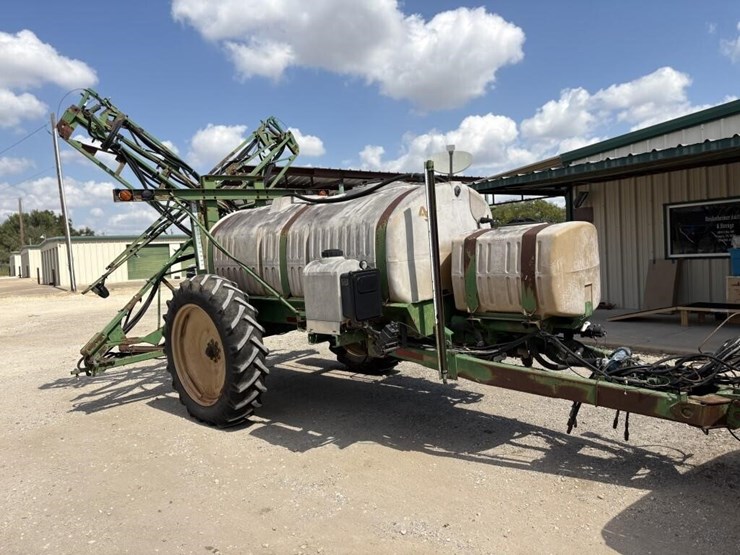 l2---great-plains-sprayer-1000-gallons-image-4
