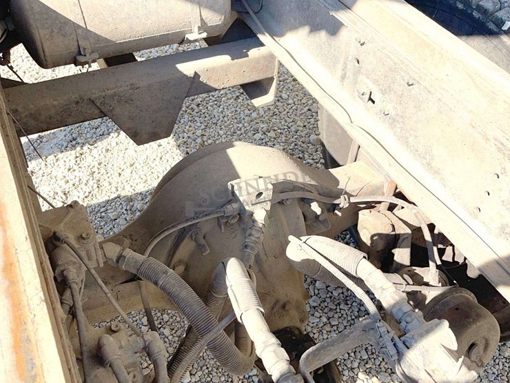 2002-chevrolet-c7500-single-axle-grain-truck-image-56