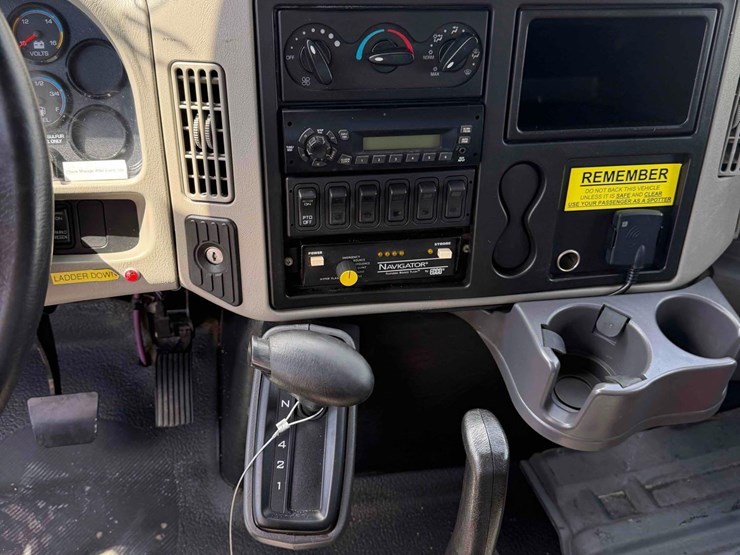 2011-international-4300m7-flat-bed-image-22