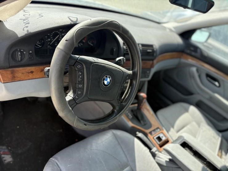 l1---2001-bmw-530i-image-12