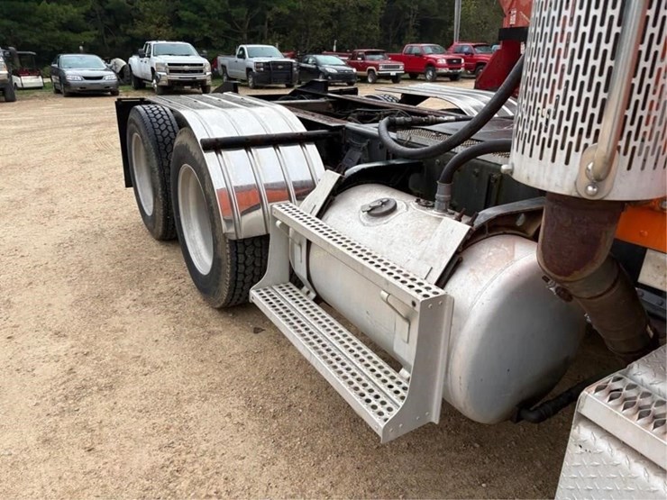 1988-peterbilt-379-image-4