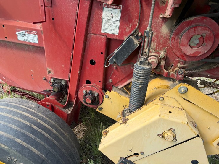 new-holland-br740a-image-49
