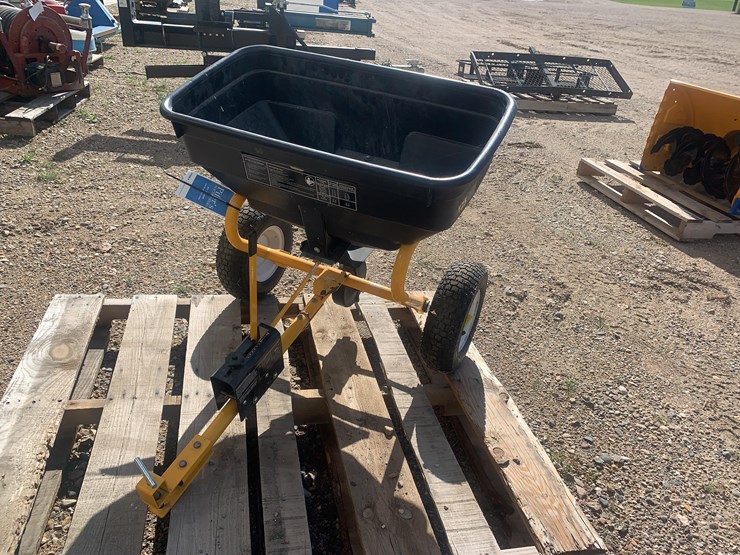 yard-works-spreader-image-1