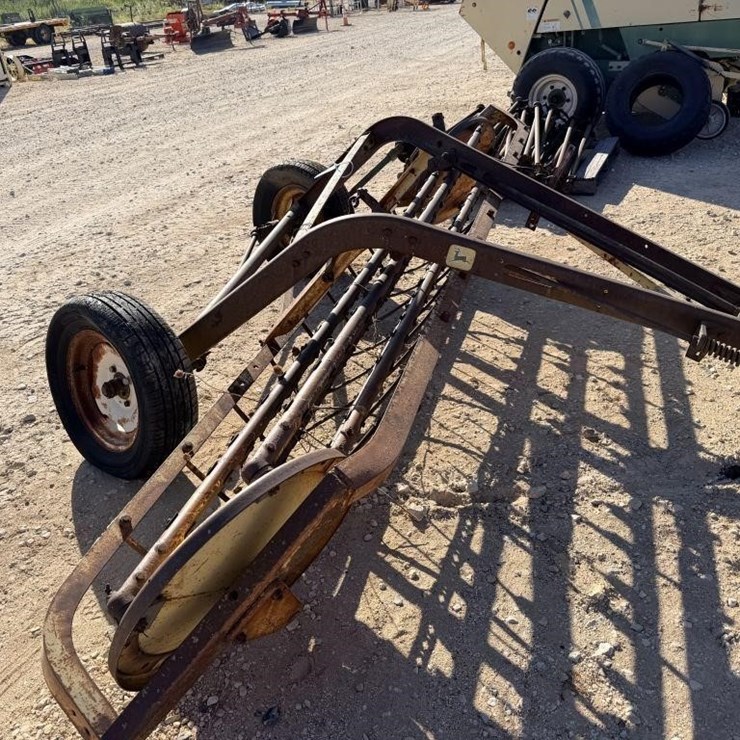JOHN DEERE 670