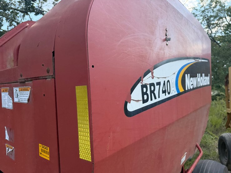 new-holland-br740a-image-25