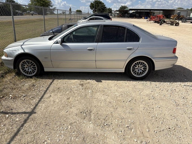 l1---2001-bmw-530i-image-1