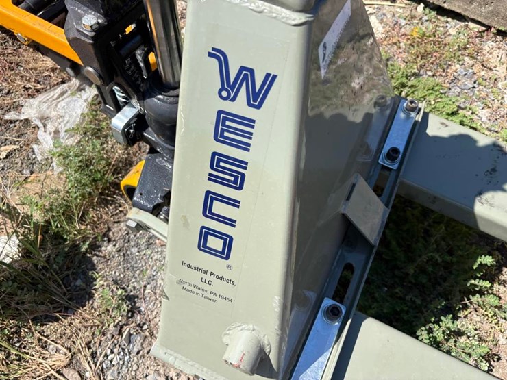 36in-pallet-truck-image-3