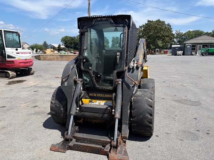 new-holland-l228-image-4